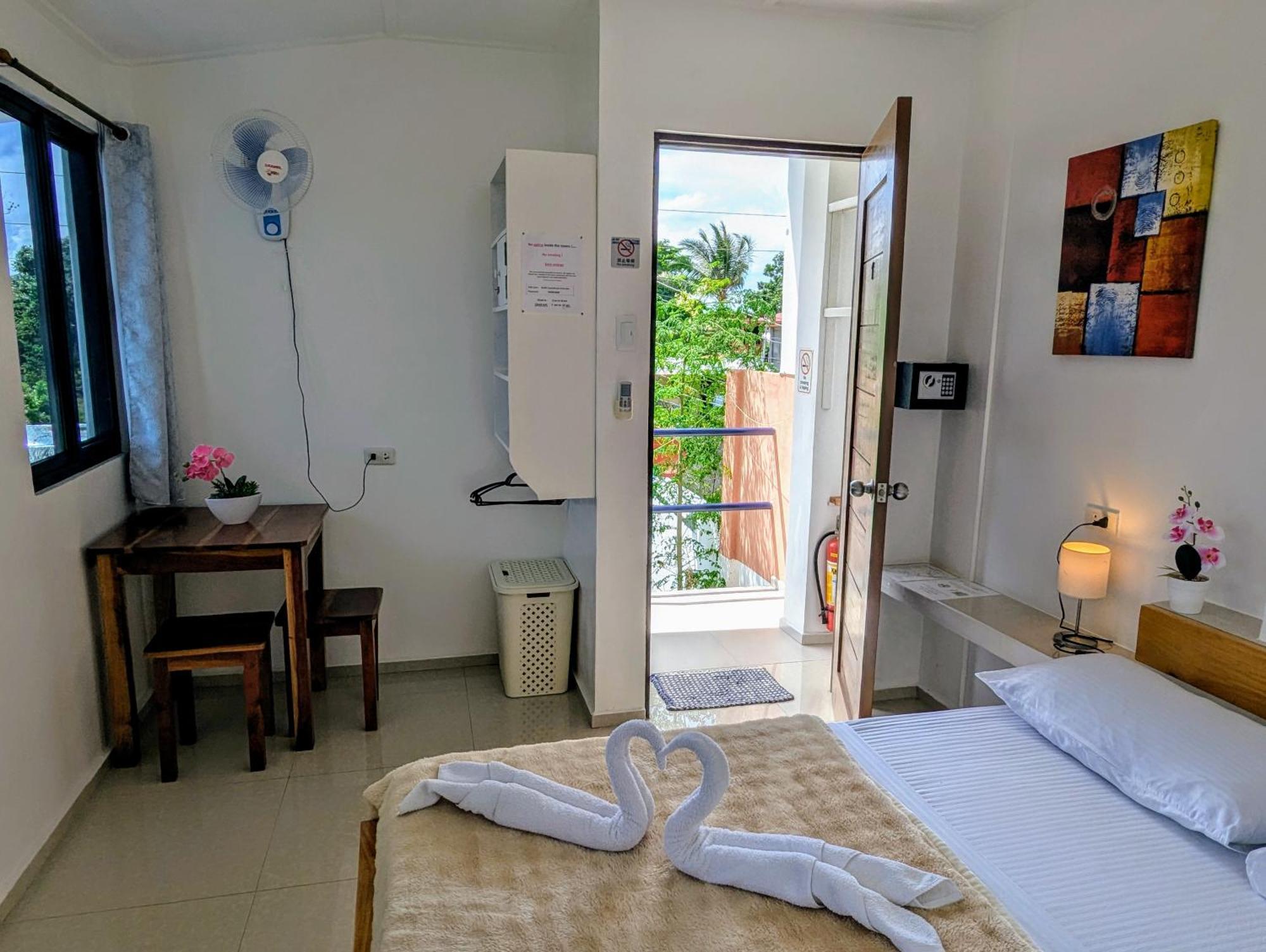 Astillo's Guest Houses Moalboal Extérieur photo